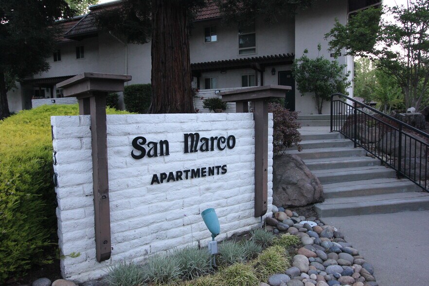 More Photos Of 1327 Montego, Walnut Creek Apartments For Sale