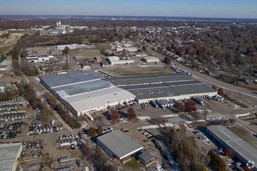 Primary Photo Of 910 E 29th St, Lawrence Warehouse For Lease