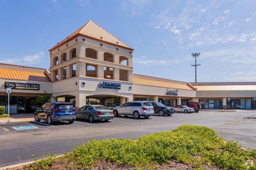 More Photos Of 4401 W Memorial Rd, Oklahoma City General Retail For Lease