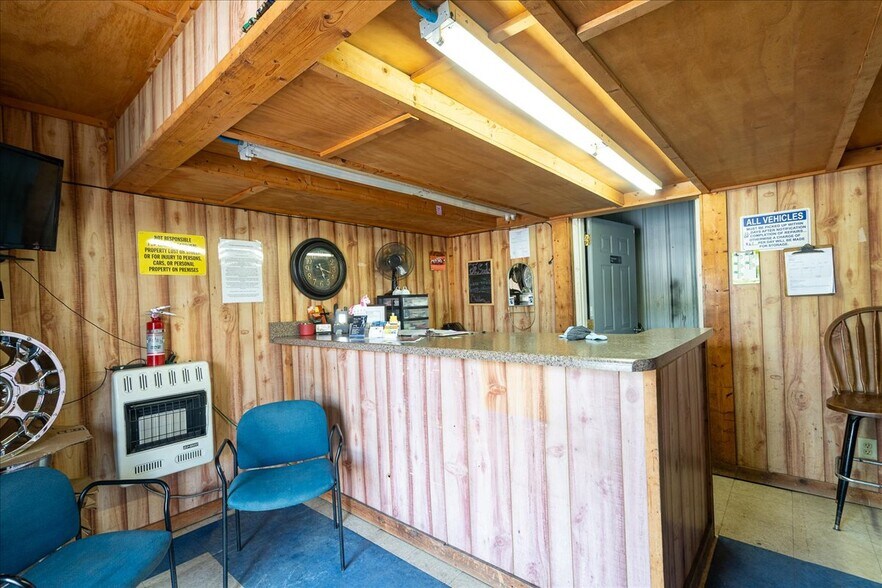 More Photos Of 317 General Daniel Ave N, Danielsville General Retail For Sale
