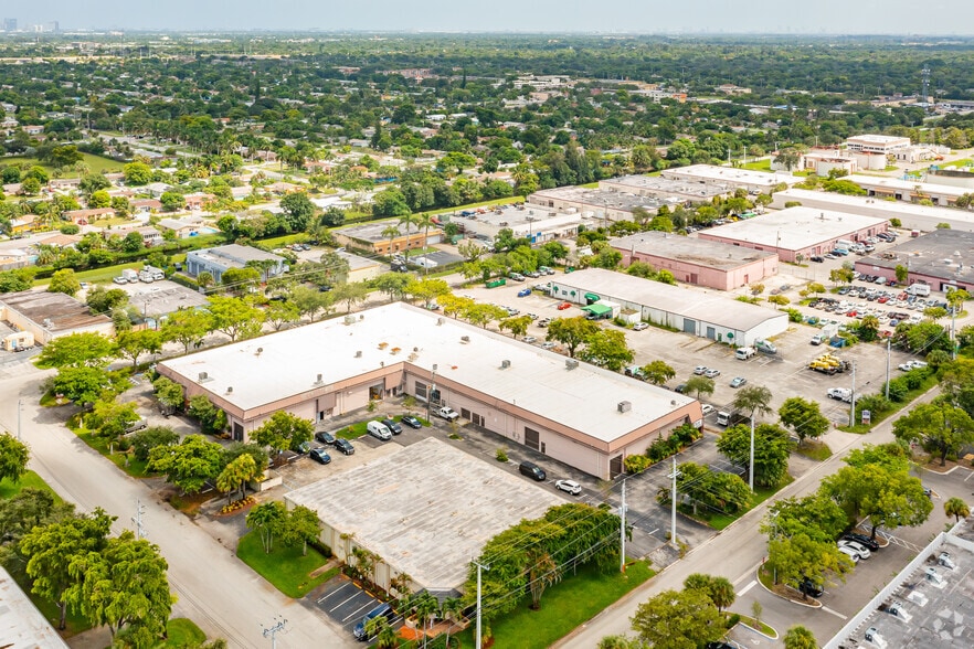 More Photos Of 6500 NW 16th St, Plantation Warehouse For Lease