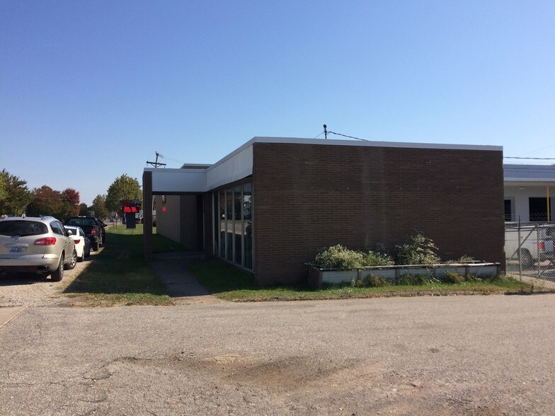 More Photos Of 105 C St, Kenova Warehouse For Lease