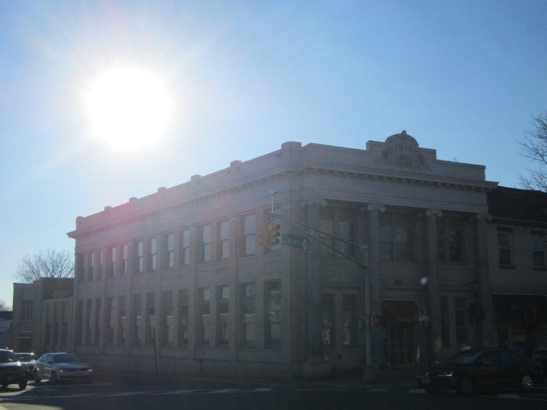 More Photos Of 1 W Main St, Somerville Freestanding For Lease