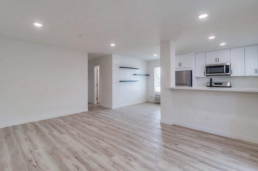 More Photos Of 1478 Hornblend St, San Diego Apartments For Sale