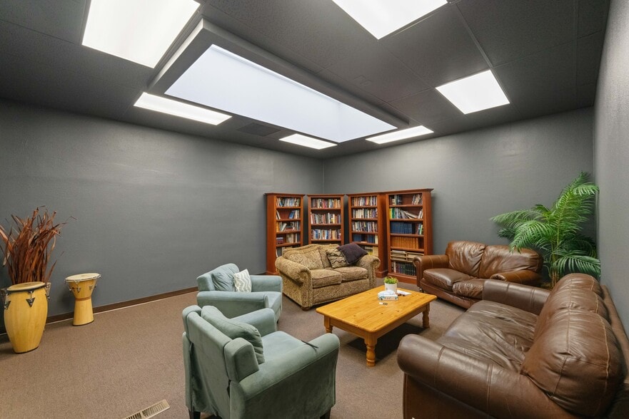 More Photos Of 340 Central Ave, Coos Bay Medical For Lease