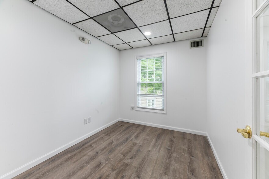 More Photos Of 32 Jefferson Plz, Princeton Medical For Sale