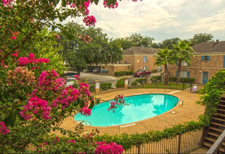 More Photos Of 6909 Renwick Dr, Houston Apartments For Sale