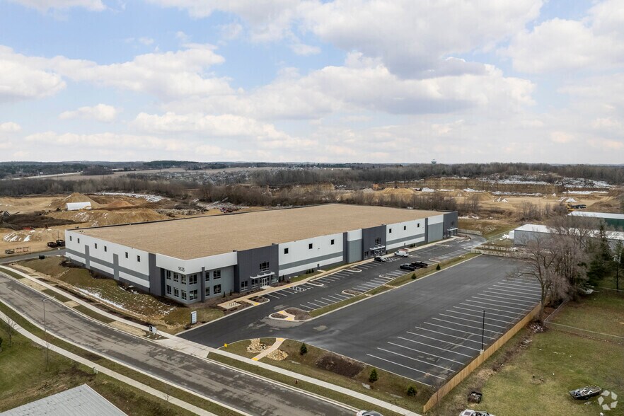 More Photos Of 5525 Tradesmen Dr, Madison Warehouse For Lease