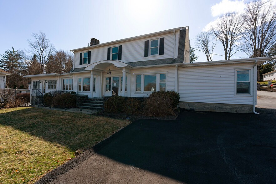 More Photos Of 105 Gleneida Ave, Carmel Office For Sale