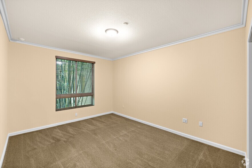 More Photos Of 16110 Ventura Blvd, Encino Apartments For Lease