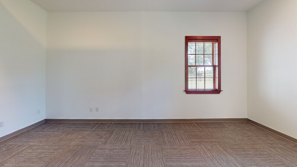 More Photos Of 390 Vineyard Way, West Grove Office For Lease