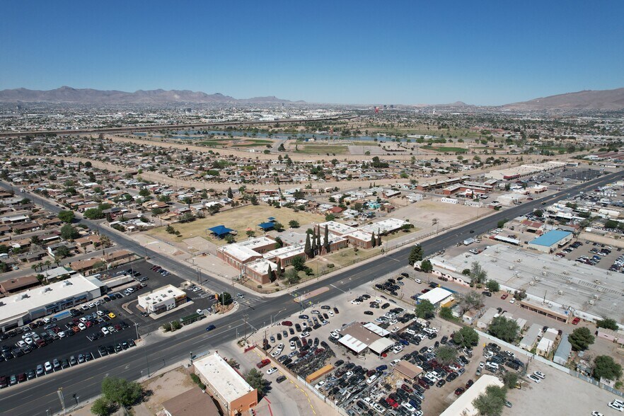 More Photos Of 7090 Alameda Ave, El Paso Schools For Lease
