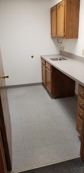 More Photos Of 2750 N Burkhardt Rd, Evansville Office For Lease