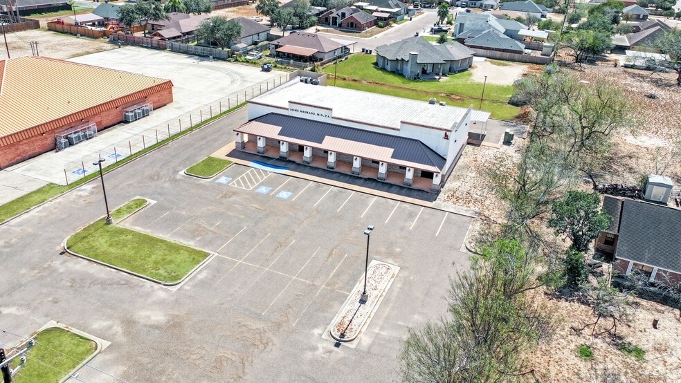 More Photos Of 802 E Expressway 83, La Joya General Retail For Sale