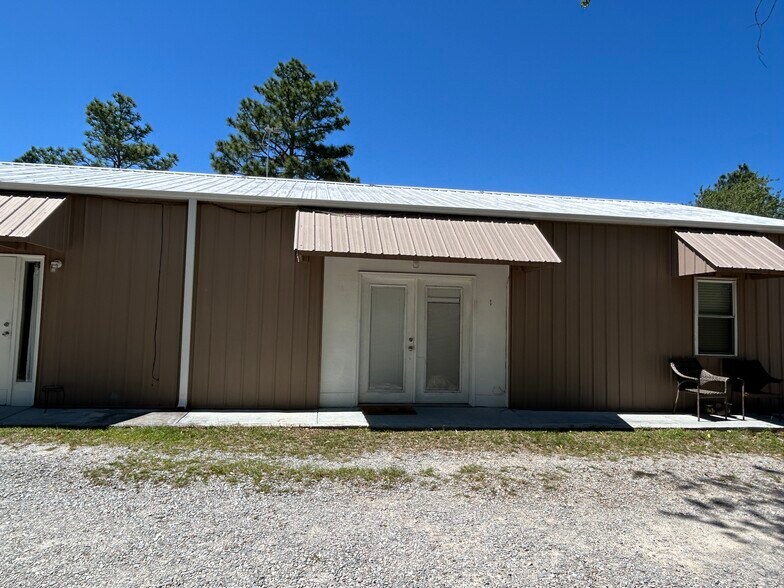 More Photos Of 2040 S Lake Dr, Lexington Light Distribution For Sale