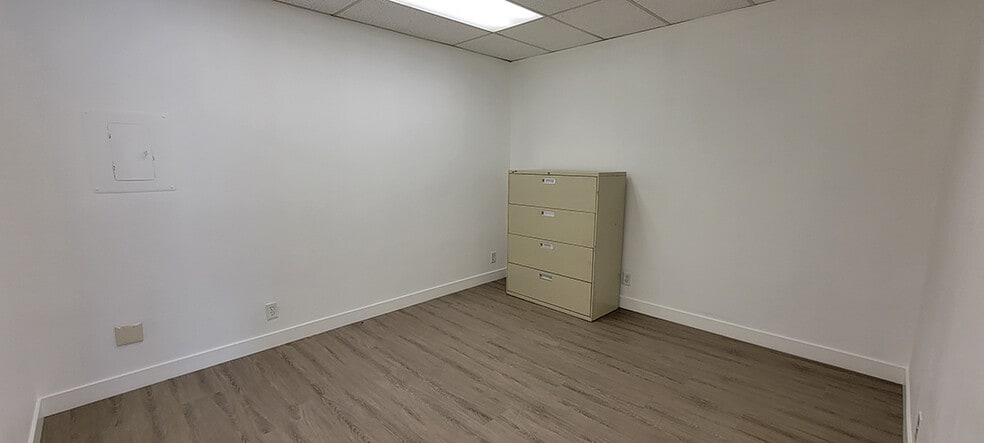 More Photos Of 6047 Tampa Ave, Tarzana Office For Lease