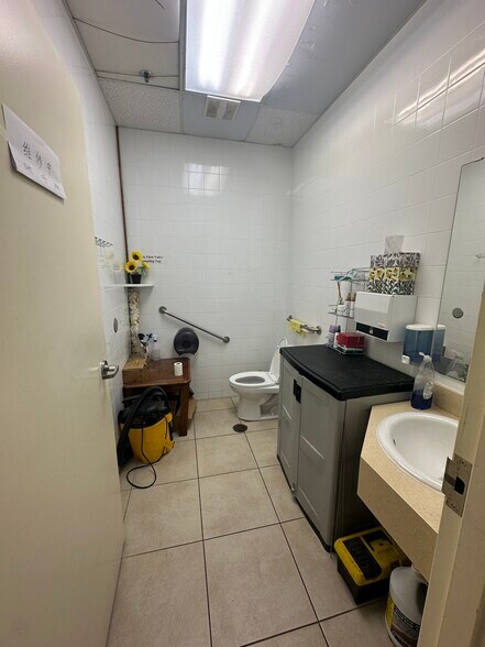 More Photos Of 21 Fairburn Dr, Markham Light Distribution For Sale