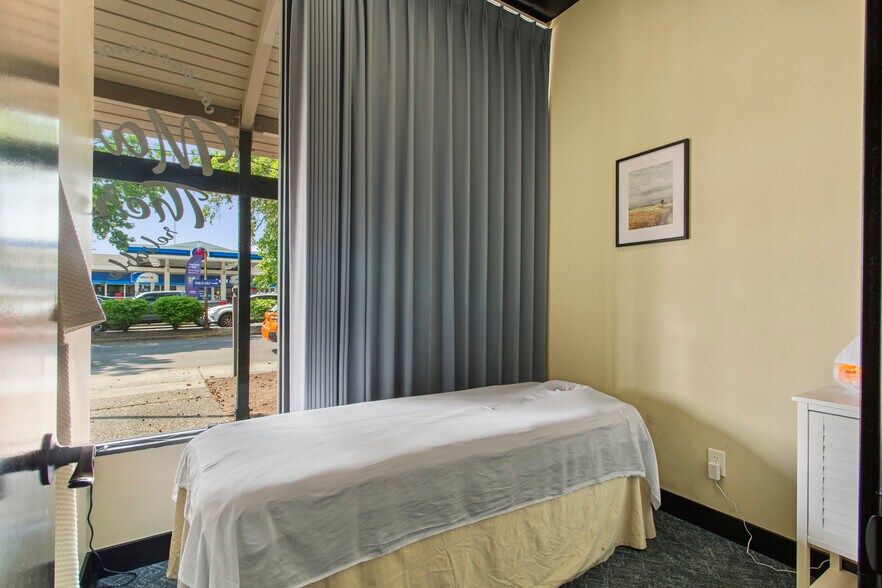 More Photos Of 15390 SW 116th Ave, Portland Medical For Sale