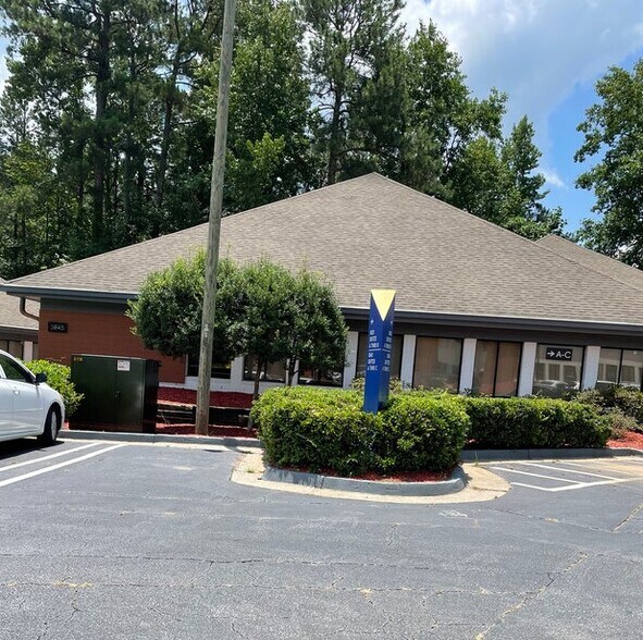 More Photos Of 5815 Live Oak Pky, Norcross Unknown For Lease