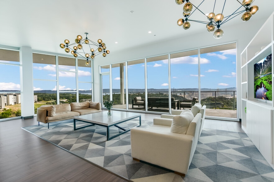 More Photos Of 4229 North FM 620, Austin Flex For Sale