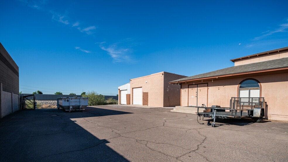 More Photos Of 680 N Golden Key St, Gilbert Warehouse For Lease