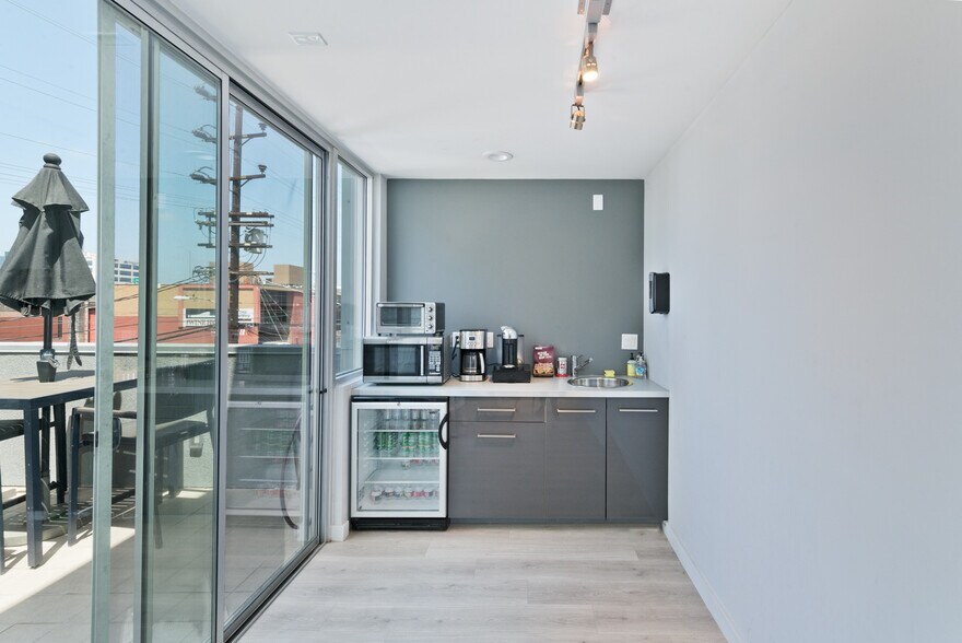 More Photos Of 2332 Cotner Ave, Los Angeles Loft Creative Space For Lease