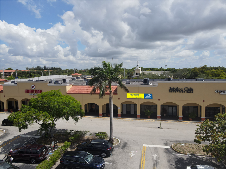 More Photos Of 12315-12389 Pembroke Rd, Pembroke Pines Unknown For Lease