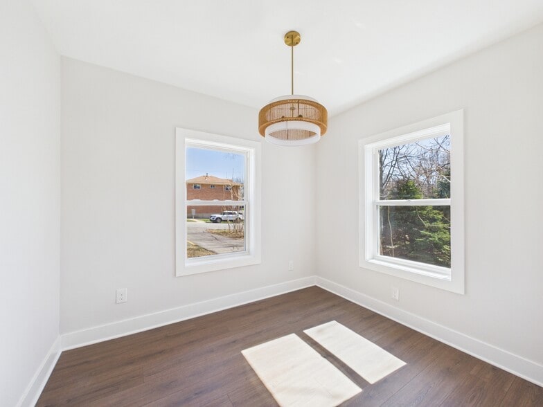 More Photos Of 6310 Ash Ave, Raytown Freestanding For Lease