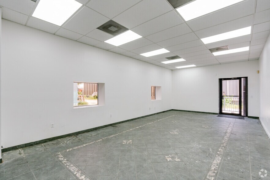 More Photos Of 3500 NW 77th Ct, Doral Warehouse For Sale