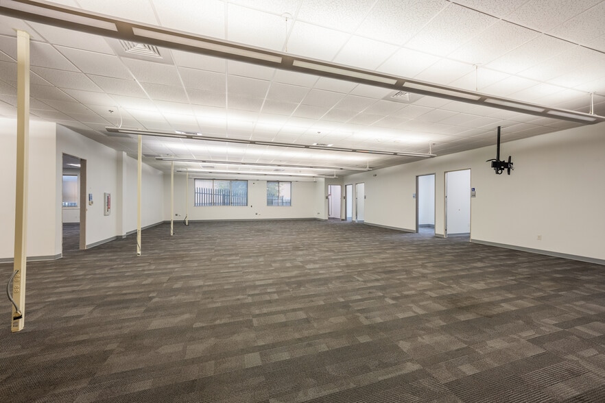 More Photos Of 5555 Northwest Pky, San Antonio Office For Lease