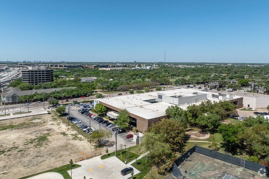 More Photos Of 12606 Greenville Ave, Dallas Medical For Lease