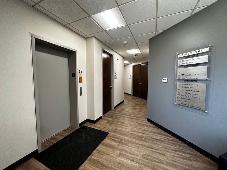 More Photos Of 222 Vollmer Rd, Chicago Heights Office For Lease