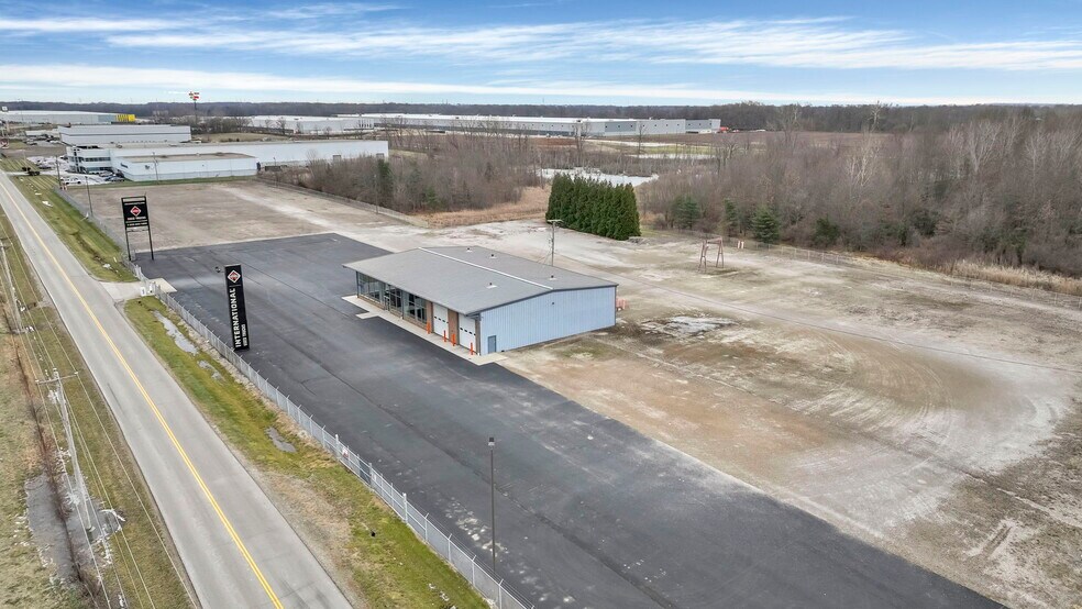 More Photos Of 10967 Columbus Pky, Pataskala Service For Lease