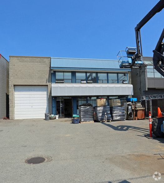 More Photos Of 1520-1522 Richmond St, North Vancouver District Warehouse For Sale