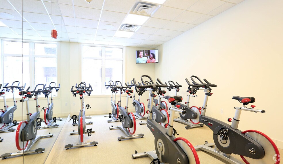 More Photos Of 515 West Ave, Norwalk Unknown For Lease