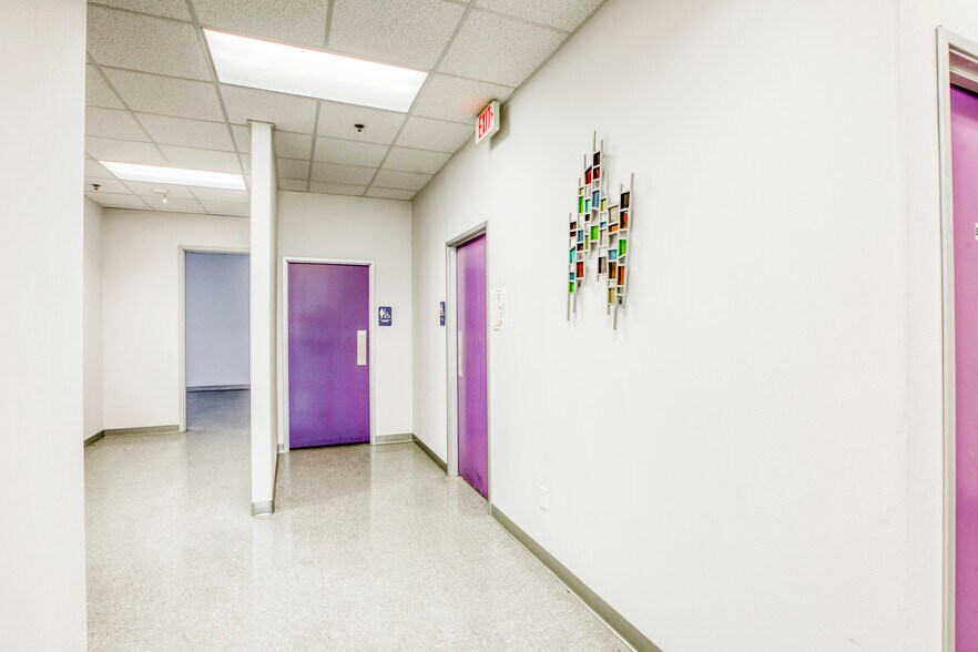 More Photos Of 921 S Las Vegas Blvd, Las Vegas Office For Sale