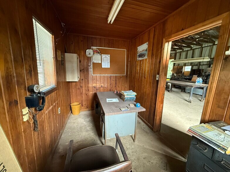 More Photos Of 245 E Washington St, Abbeville Industrial For Sale