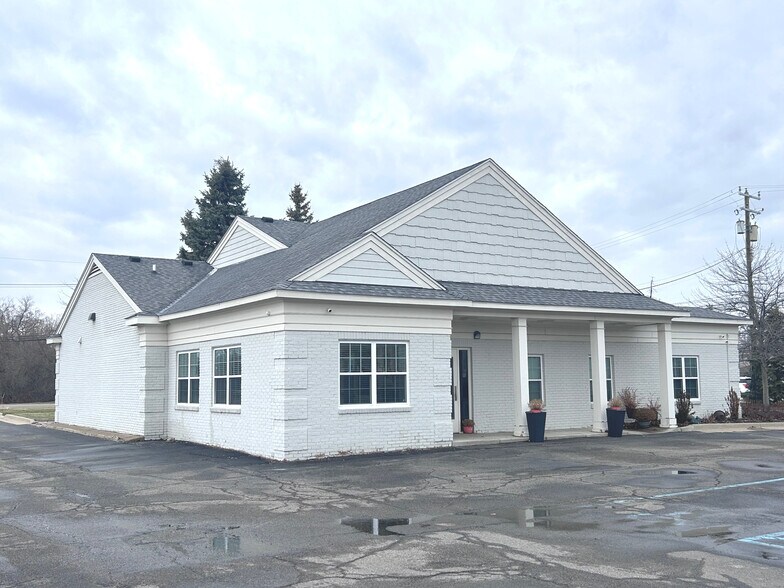 More Photos Of 2240 N Opdyke Rd, Auburn Hills Office For Sale