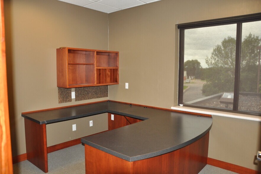 More Photos Of 4134 Deegan Ct, Monticello Office For Lease