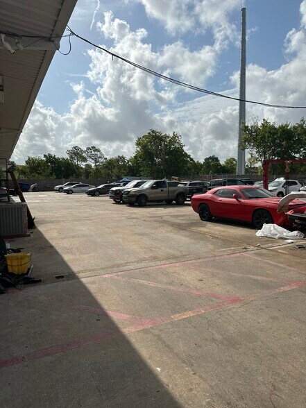 More Photos Of 2525 Westhollow Dr, Houston Auto Repair For Sale