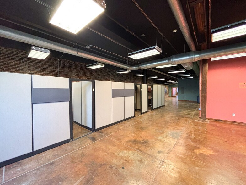 More Photos Of 509 W Olive St, Springfield General Retail For Sale