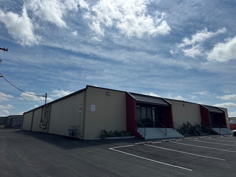 More Photos Of 10800-10812 Hillpoint Dr, San Antonio Unknown For Lease