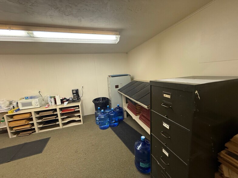 More Photos Of 108 E 1st St, Cameron General Retail For Sale