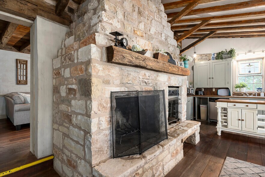 More Photos Of 104 E Austin St, Fredericksburg Storefront Retail Residential For Sale