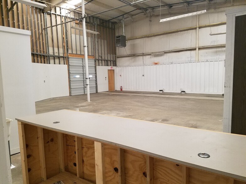 More Photos Of 330 W Main St, Benton Harbor Light Distribution For Lease