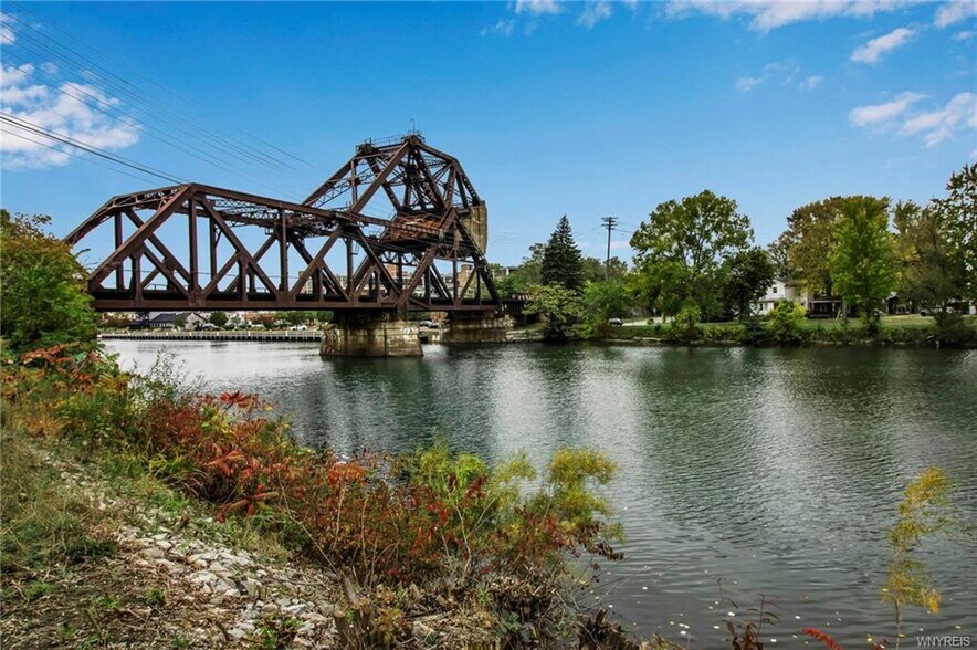 More Photos Of 126 E Niagara St, Tonawanda Warehouse For Sale