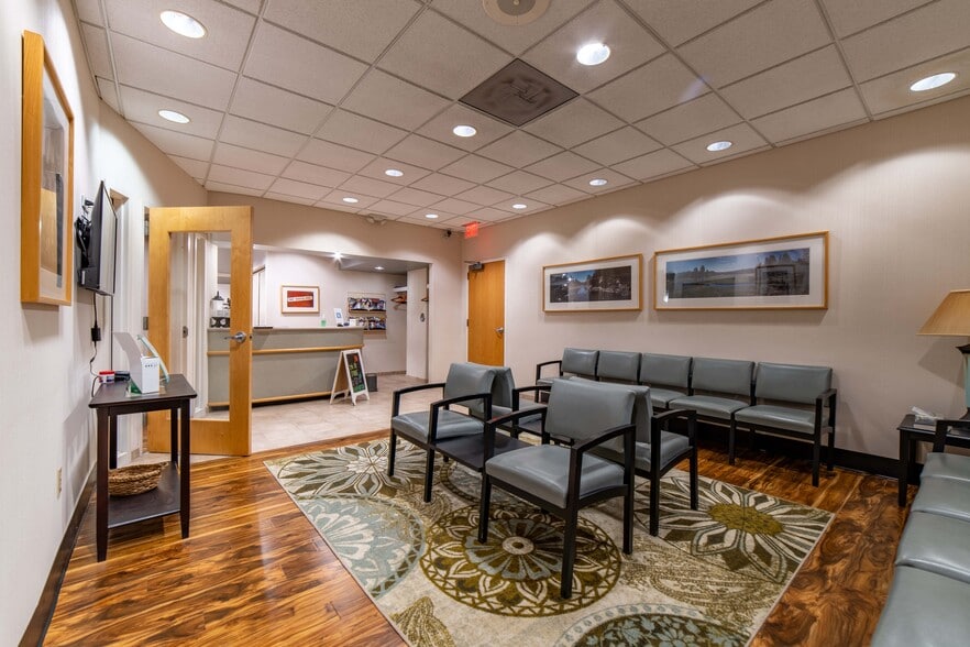 More Photos Of 100 Brevco Plz, Lake Saint Louis Medical For Lease