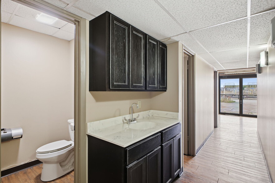 More Photos Of 2110 Mannix Dr, San Antonio Light Distribution For Sale