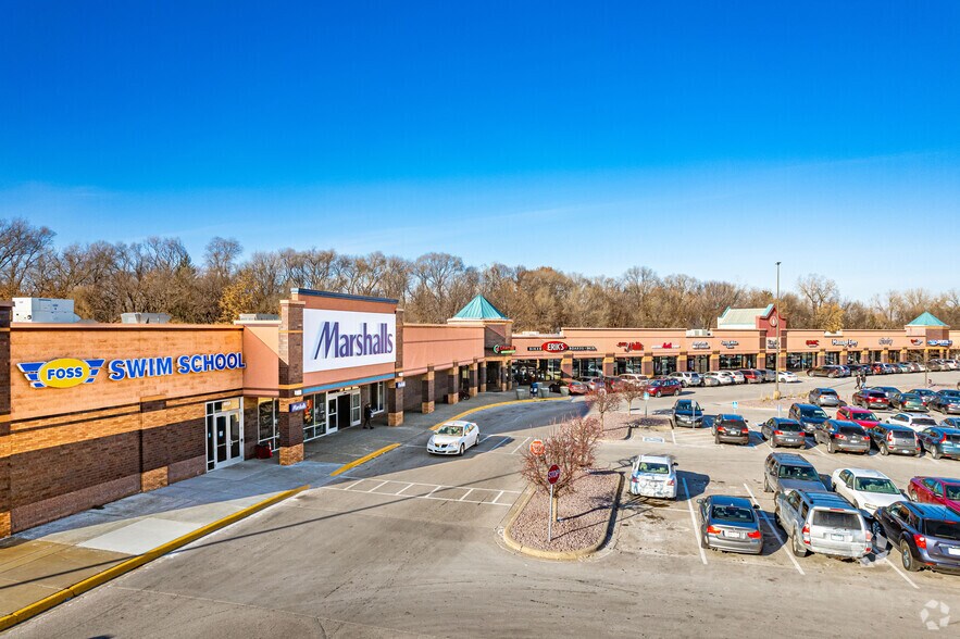 More Photos Of 905-955 E County Rd E, Vadnais Heights General Retail For Lease