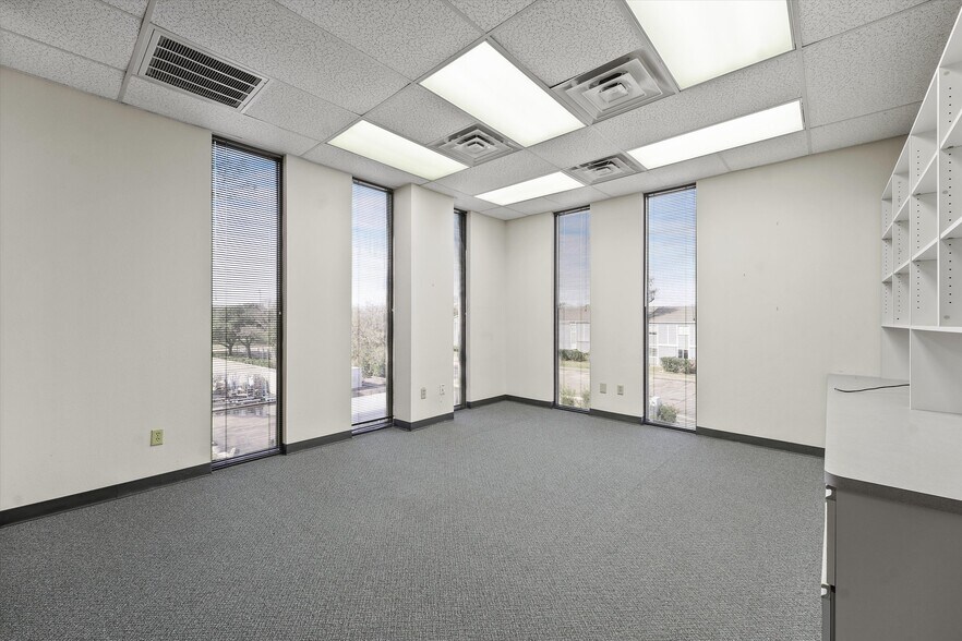 More Photos Of 2000 25th Ave N, Texas City Office For Lease